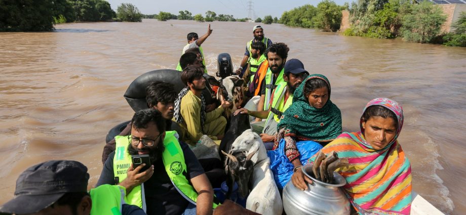 flood-threat-rises-as-rain-lashes-india-and-pakistan