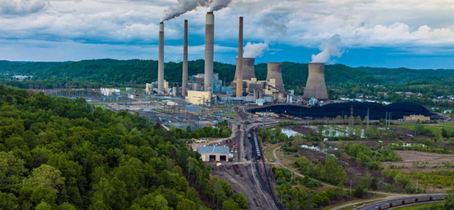 coal-is-rising-along-with-solar-in-the-us.-power-system,-while-gas-loses-a-step