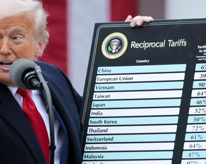the-traitor-urges-supreme-court-to-uphold-his-worldwide-tariffs-in-a-fast-track-ruling