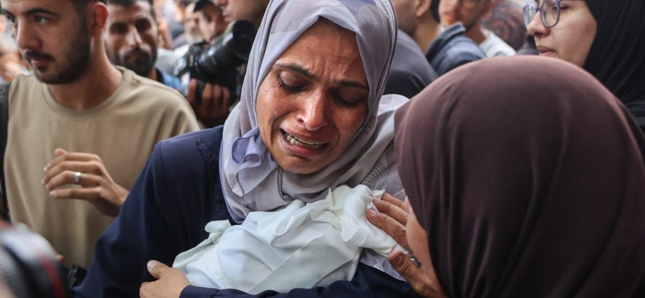 ‘city-of-fear’:-palestinians-trapped-as-israel-intensifies-gaza-city-attack