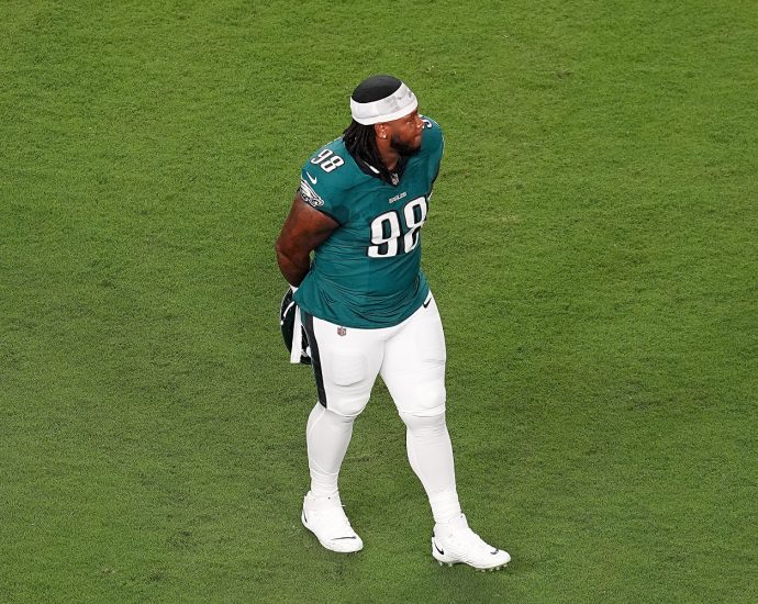 eagles-star-jalen-carter-ejected-after-opening-kickoff-for-spitting-on-dak-prescott