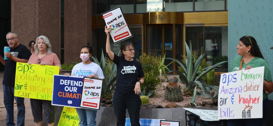 arizonans-protest-state’s-largest-utility-abandoning-clean-energy-commitments