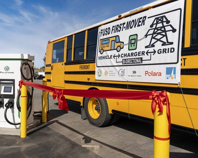 the-mobility-house-energizes-v2g-charging-system-for-electric-school-bus-fleet-in-california