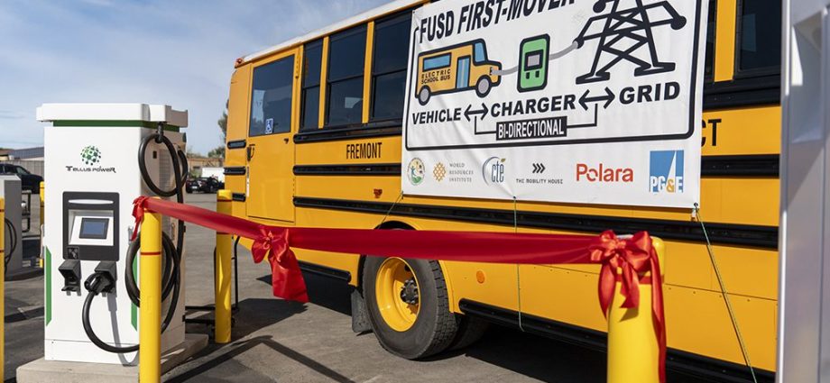 the-mobility-house-energizes-v2g-charging-system-for-electric-school-bus-fleet-in-california
