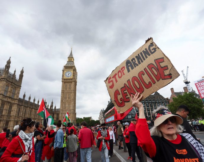 dissenting-civil-servants-are-silenced,-says-uk-diplomat-who-quit-over-gaza