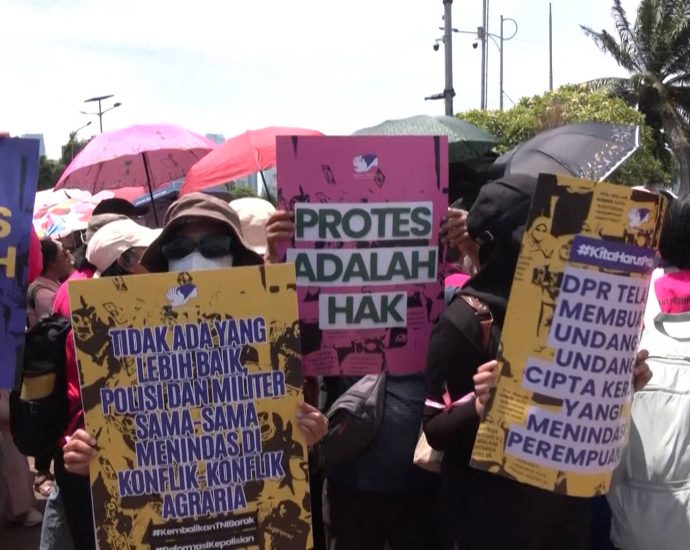 indonesia-protests:-at-least-10-killed,-thousands-arrested-amid-police-crackdown