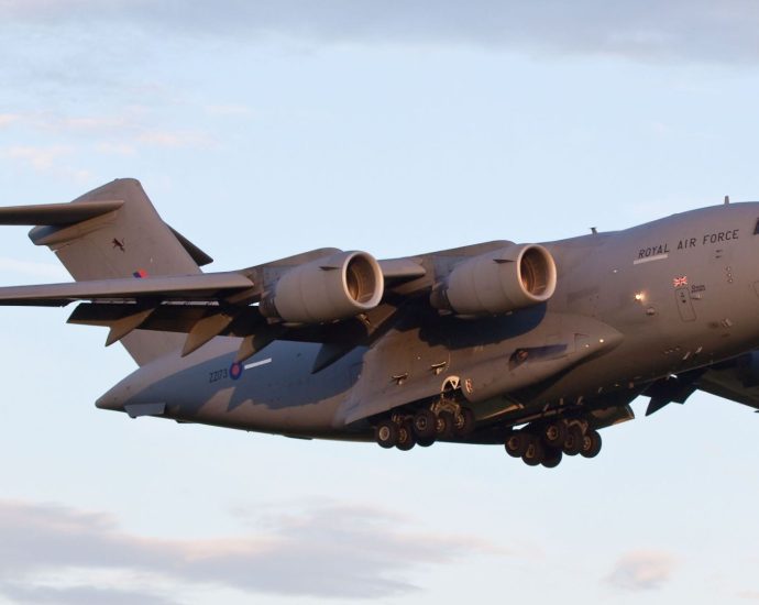 why-did-mcdonnell-douglas-build-the-c-17-globemaster-with-4-engines?
