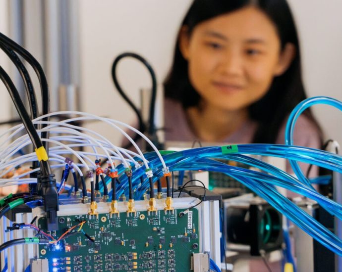 microsoft-doing-light-work-with-analog-optical-computer-prototype