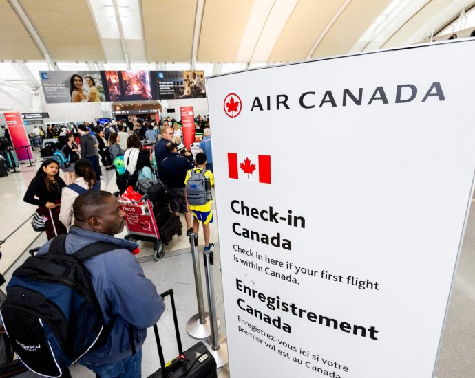 air-canada-flight-attendants-reject-wage-offer