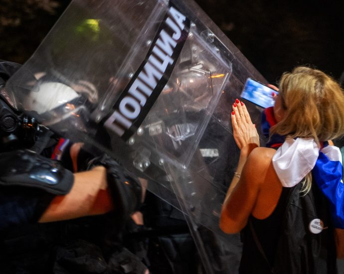 serbian-police-fire-tear-gas-at-protesters-demanding-end-to-vucic-rule