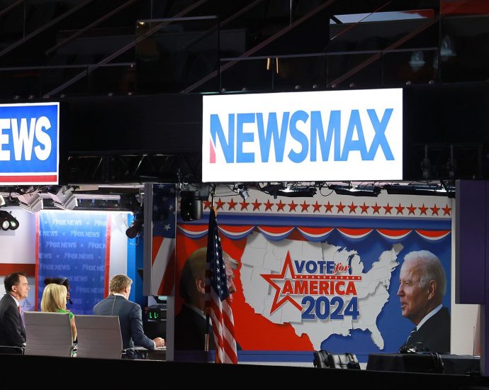 judge-dismisses-newsmax-lawsuit-against-fox-news,-but-it-won’t-be-the-end