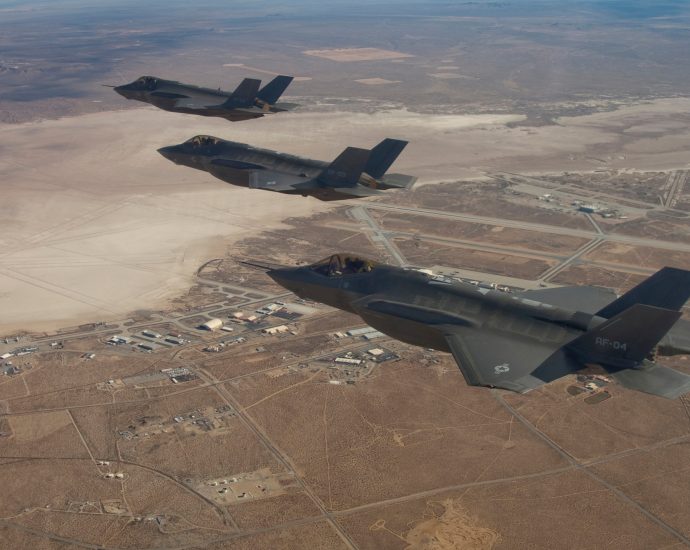 us-weighs-strikes-on-cartels-in-venezuela,-f-35-warplanes-deploy:-reports