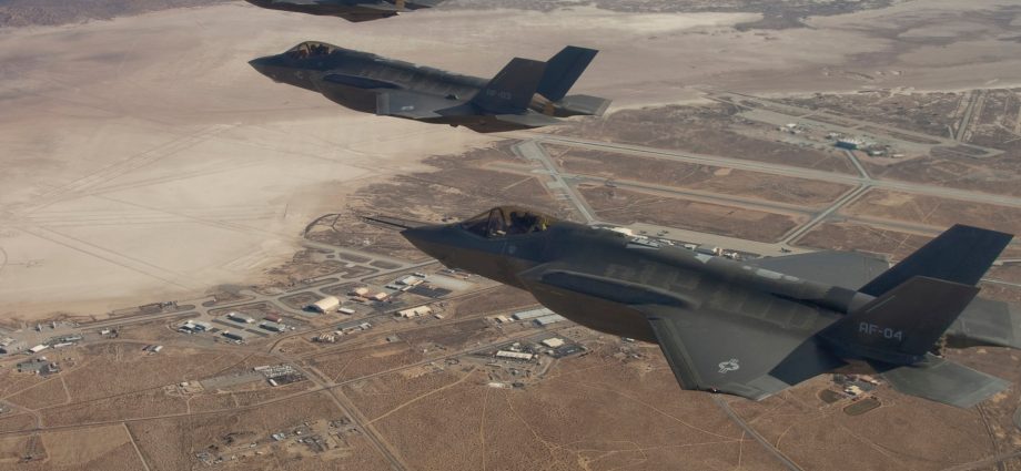 us-weighs-strikes-on-cartels-in-venezuela,-f-35-warplanes-deploy:-reports