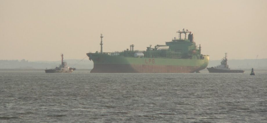7-million-tonnes-of-putin’s-gas-sailed-from-a-glasgow-office.-shut-it-down