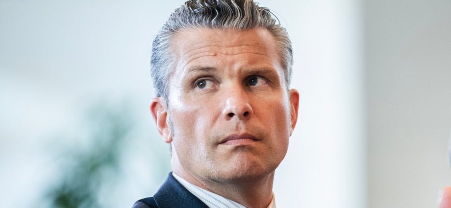 pete-hegseth’s-answer-to-basic-legal-question-takes-a-‘clown-show’-turn