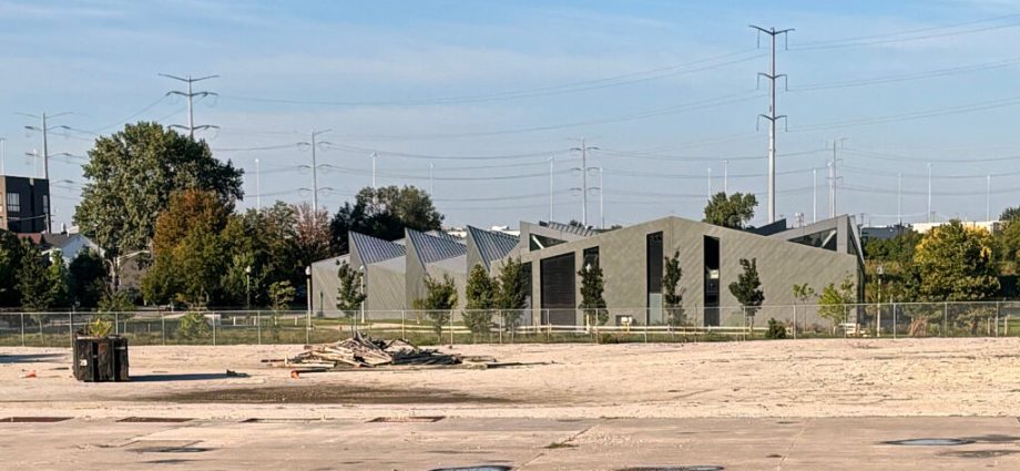 a-contaminated-riverside-lot-in-chicago’s-bridgeport-neighborhood-is-poised-for-cleanup-by-peoples-gas