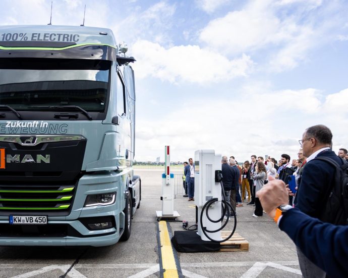 fryte-mobility-showcases-e-truck-charging-process-with-automated-reservations