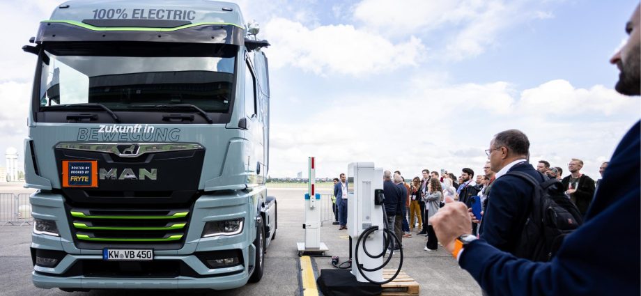 fryte-mobility-showcases-e-truck-charging-process-with-automated-reservations