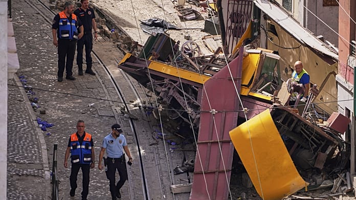 lisbon-funicular-wreckage-removed-after-deadly-crash