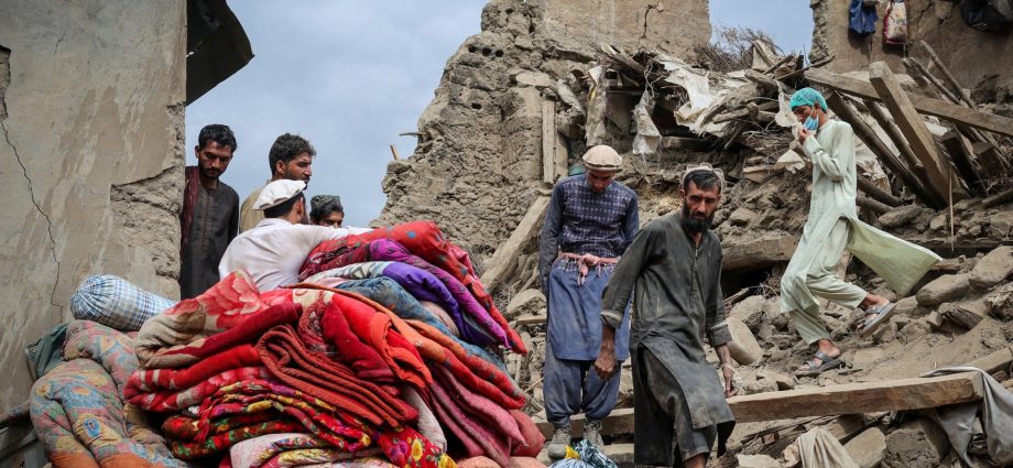 afghan-survivors-struggle-in-the-wake-of-deadly-earthquake