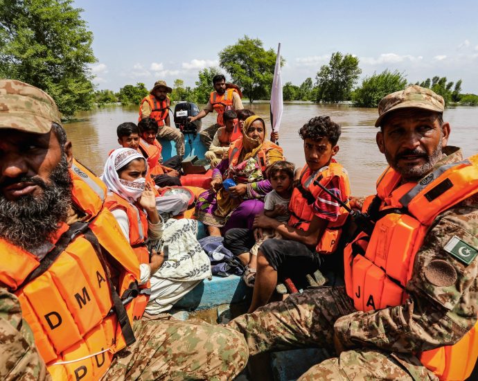 five-people-dead-as-rescue-boat-overturns-in-pakistan-floods