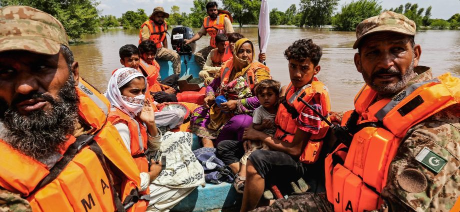 five-people-dead-as-rescue-boat-overturns-in-pakistan-floods