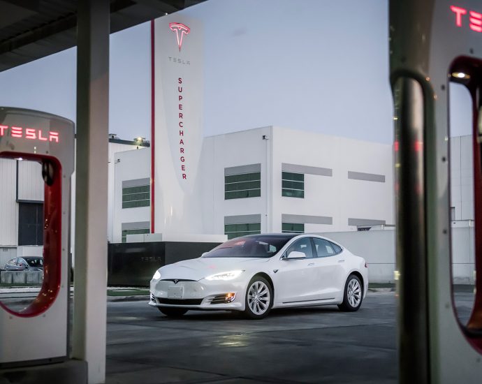 The Great NACS Migration: Which Car Companies Are Switching to Tesla’s Charging Port?