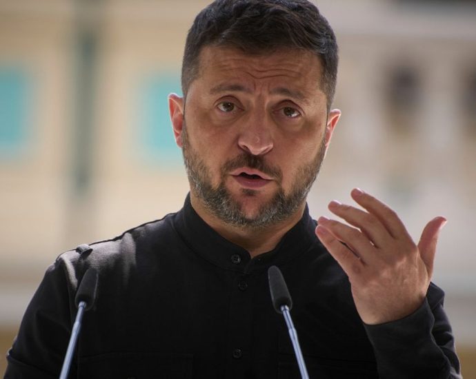 zelenskyy-rejects-putin’s-proposal-to-meet-in-moscow-and-offers-to-talk-in-kyiv
