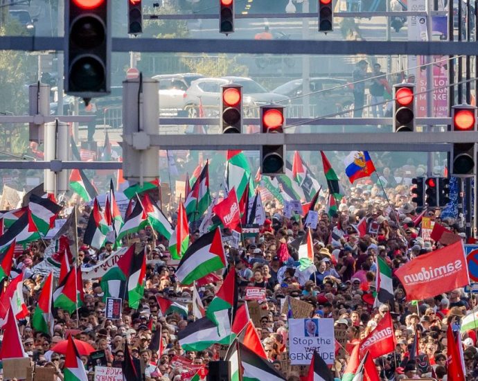 tens-of-thousands-of-protesters-draw-the-red-line-for-gaza-in-brussels