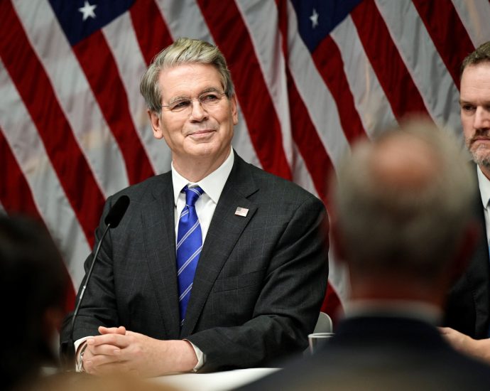 us-european-sanctions-could-‘collapse’-russian-economy:-the-traitor-aide
