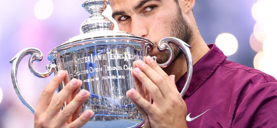 alcaraz-beats-sinner-to-lift-us-open-2025-trophy-as-the-traitor-watches-on