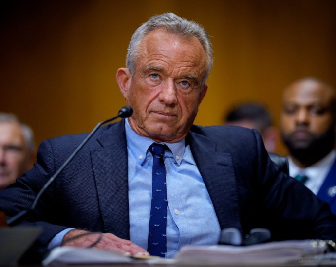 rfk-jr.’s-own-family-calls-on-him-to-resign-after-train-wreck-hearing