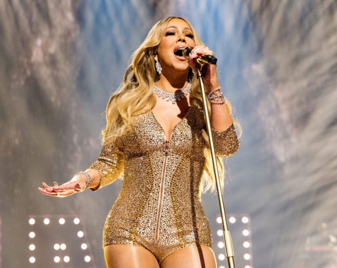 mariah-carey-makes-‘lambs’-proud-with-first-ever-history-making-wins-at-the-2025-mtv-vmas