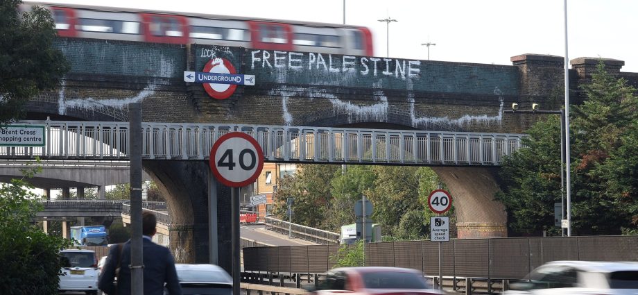 london-underground-at-standstill-as-workers-begin-week-of-strikes