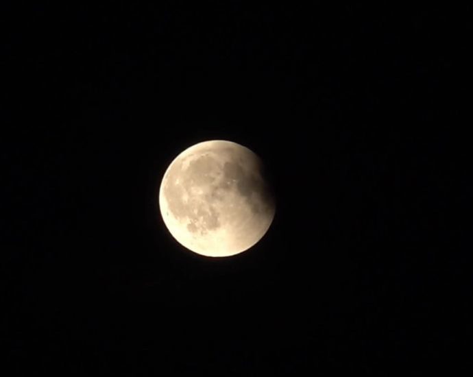 watch-‘blood-moon’-total-lunar-eclipse-that-captivated-star-gazers