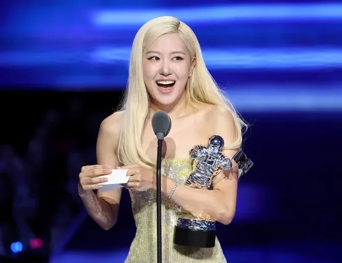 rose’s-vma-speech-was-nearly-five-minutes-long…-but-it-was-really-personal