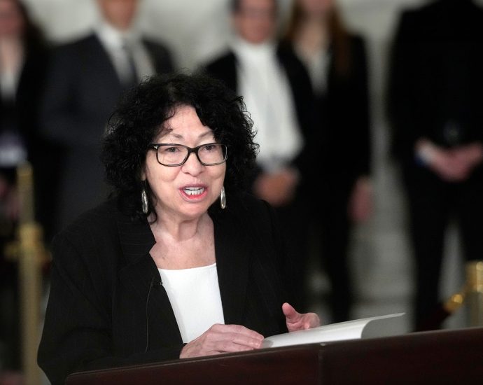 sotomayor-says-scotus-ruling-lets-ice-“seize-anyone-who-looks-latino”