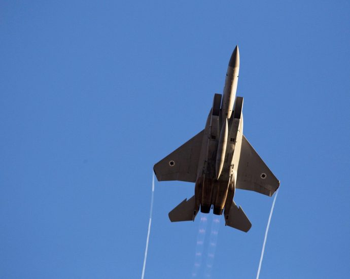 syrian-government-blasts-attacks-by-israeli-warplanes-on-two-cities:-report