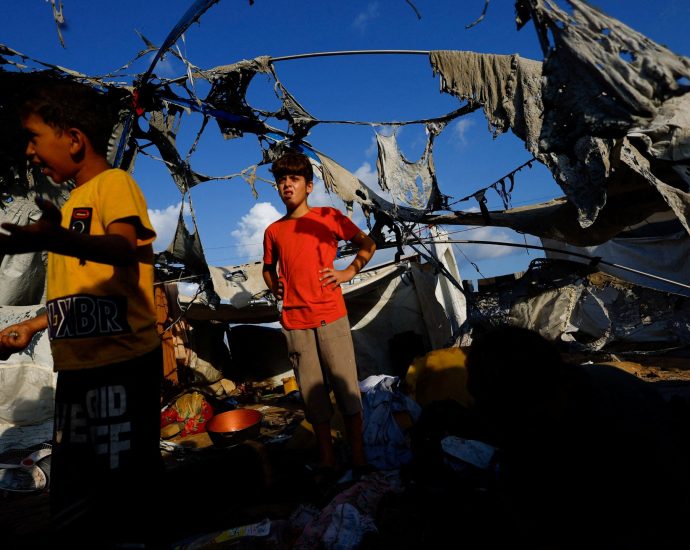 live:-israel-pounds-gaza-city-as-netanyahu-tells-residents-to-‘leave-now’