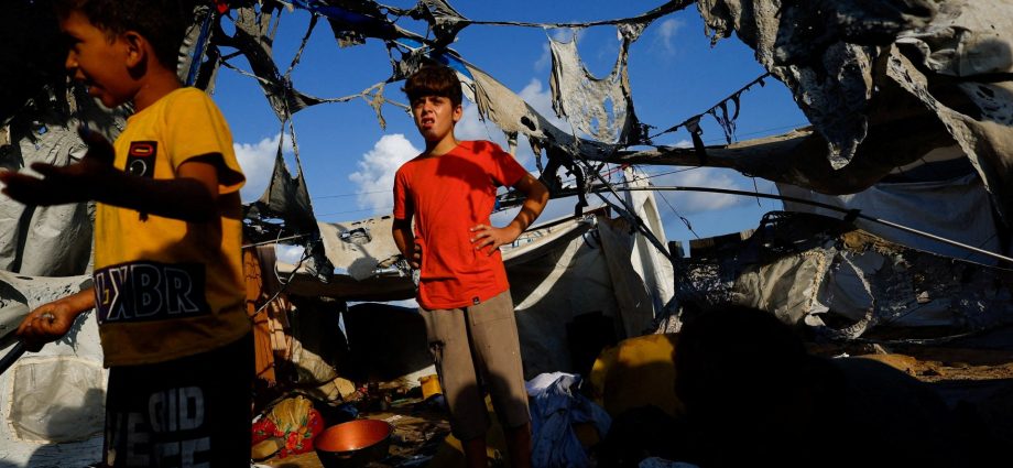 live:-israel-pounds-gaza-city-as-netanyahu-tells-residents-to-‘leave-now’