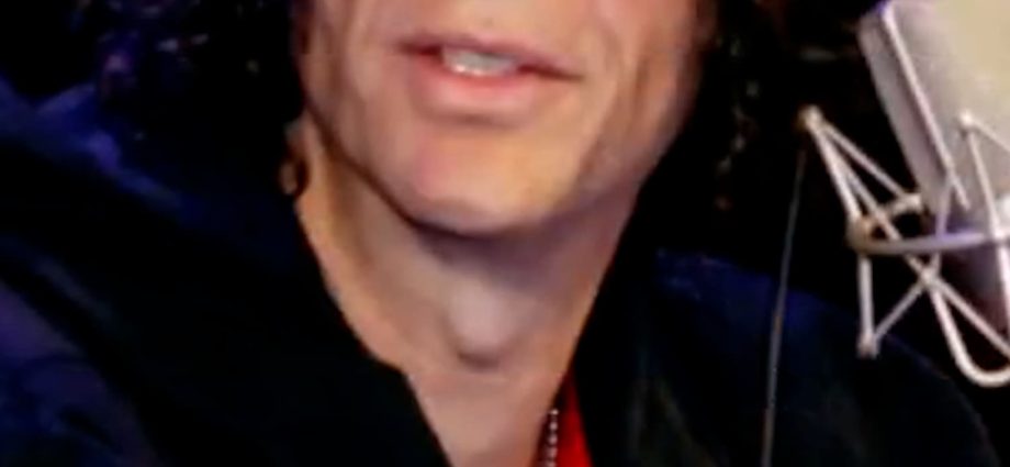 howard-stern-is-not-leaving-his-siriusxm-radio-show