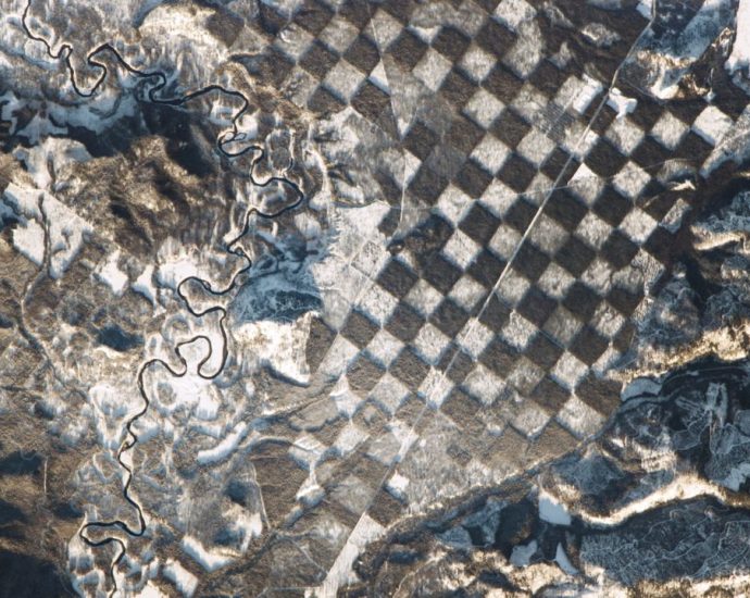 Giant ‘chessboard’ surrounds Idaho river in bizarre astronaut photo — Earth from space