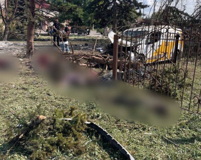 russian-airstrike-targets-civilians-in-yarova,-donetsk-oblast-–-24-killed