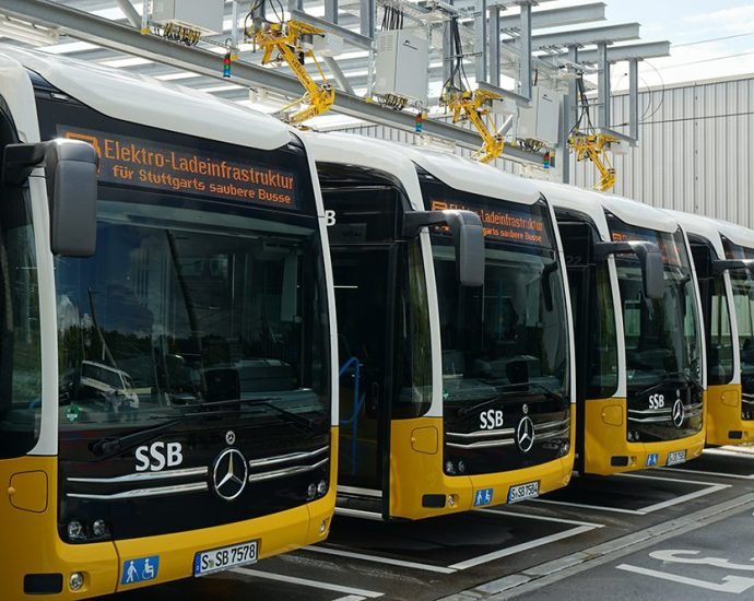 daimler-buses-installs-pantograph-charging-infrastructure-for-stuttgart-electric-buses