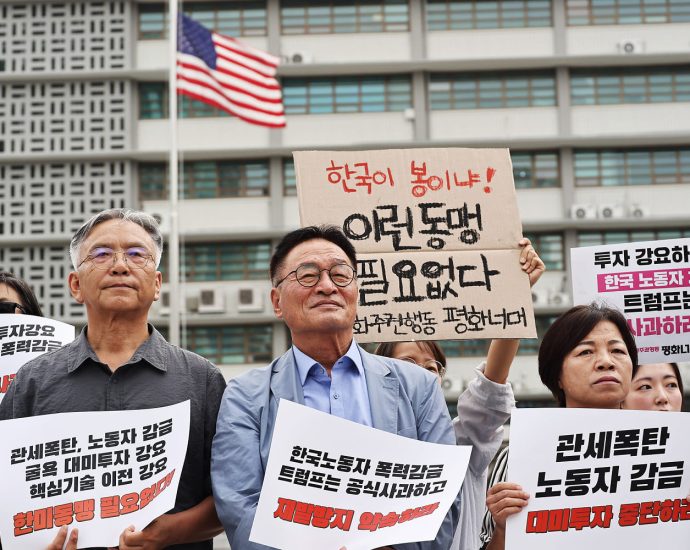 south-korea-readies-plane-to-bring-home-workers-detained-in-hyundai-immigration-raid