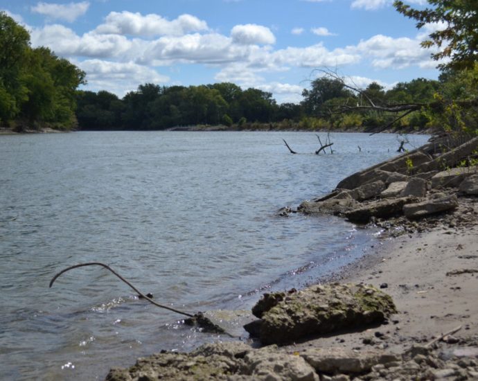 house-bill-amending-the-clean-water-act-could-mean-dirtier-water-nationwide—and-especially-in-iowa