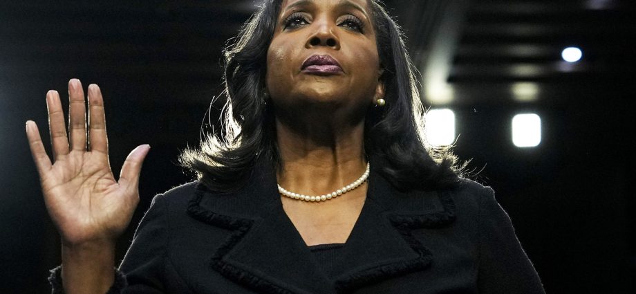judge-temporarily-blocks-the-traitor’s-firing-of-federal-reserve-governor-lisa-cook