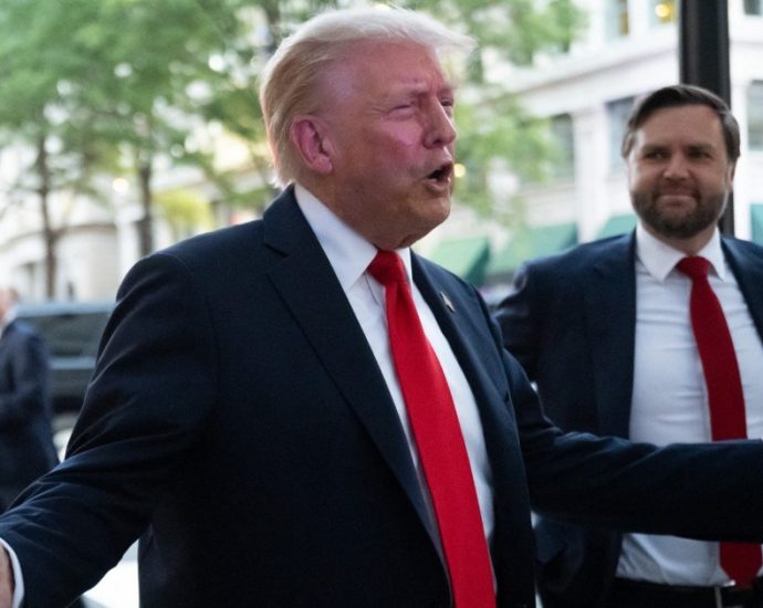 the-traitor-says-signature-on-birthday-note-to-jeffrey-epstein-is-not-his