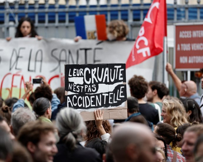 hundreds-arrested-as-‘block-everything’-protests-grip-france