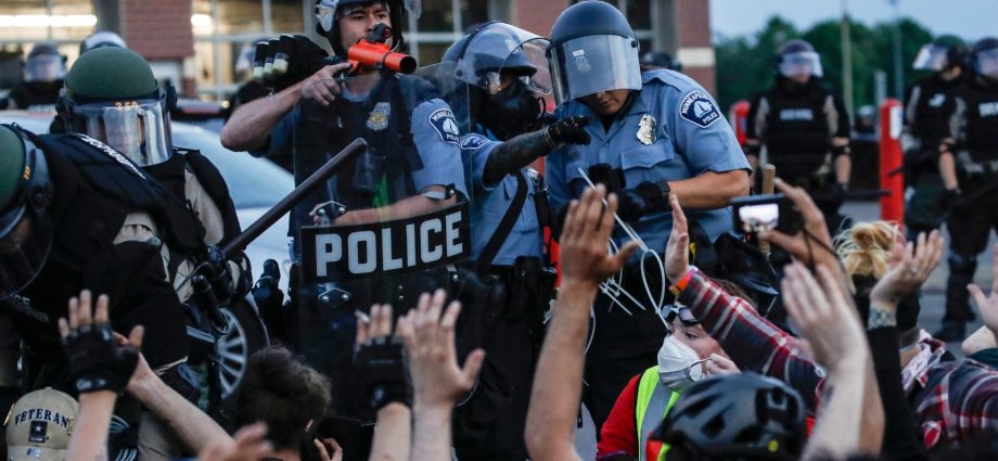 as-crime-falls,-police-violence-rises-and-america-still-struggles-to-track-it.